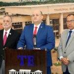 El Pleno del Tribunal Electoral durante la conferencia de prensa brindada hoy en la sede principal de la institución.